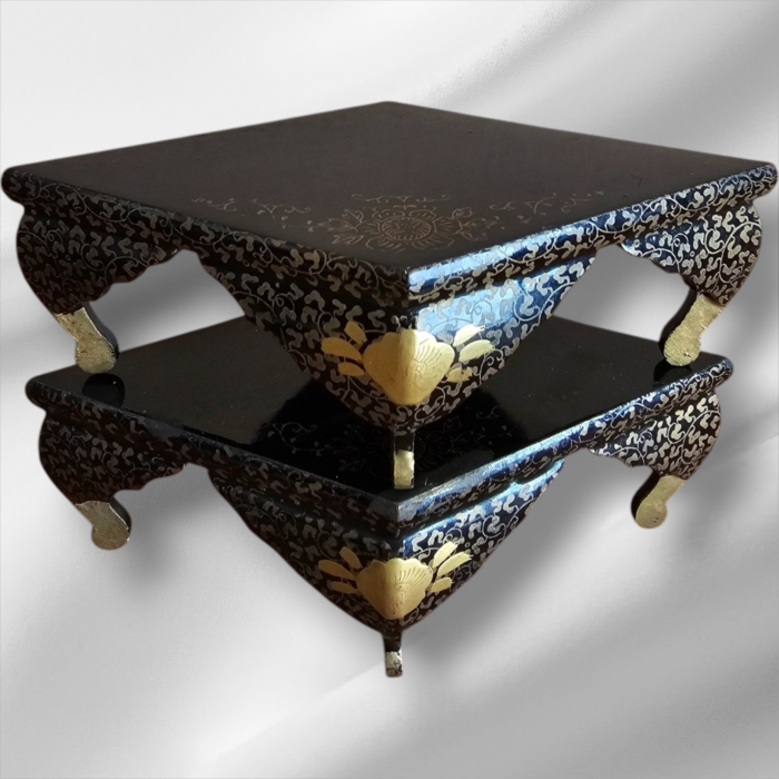 Small Vintage Diamond Shape Kokeshi Doll Display Stand - Image 3
