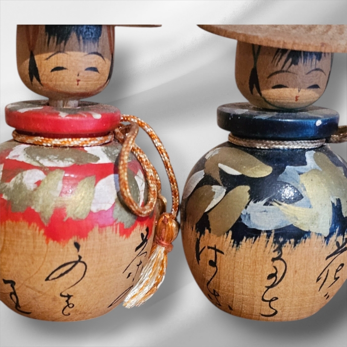 Tiny Pair of Unique Vintage Japanese Kokeshi Dolls - Image 4
